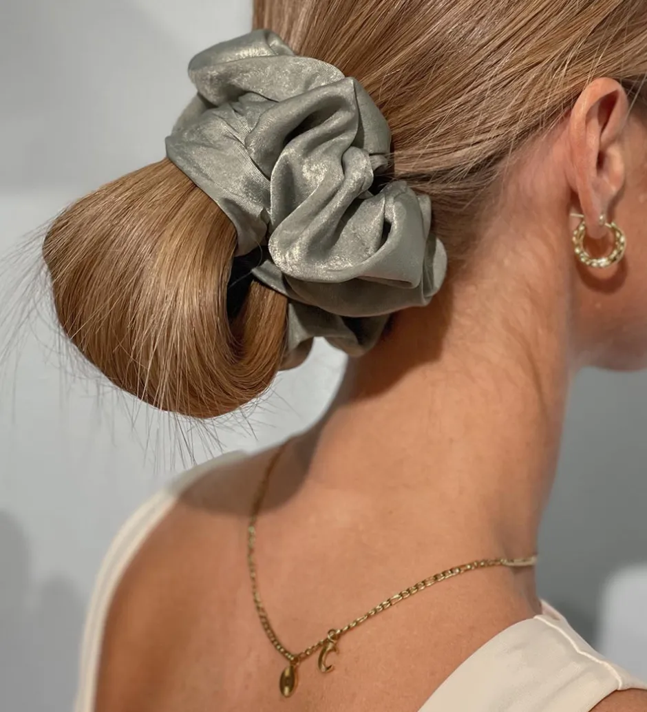 Scrunchies|Hårelastikker*By Stær Scrunchie - Isabella - Støvet Grøn