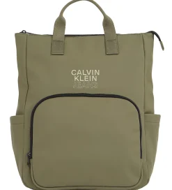 Pusletid|Pusletasker*Calvin Klein Pusletaske - Rubber Diaper BP - Dusty Olive