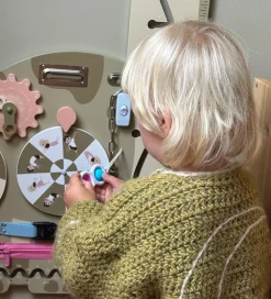 Babylegetøj|Aktivitetslegetøj*Hemmingsen Kids Aktivitetstavle m. Højdemåler - Langhals - 135cm