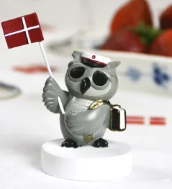 Pyntefigurer*Kids by Friis Ugle m. Bog Og Flag - Rød