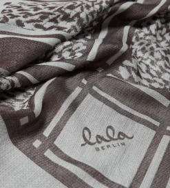 Tørklæder*Lala Berlin Tørklæde - Triangle Tilda - Swoosh Light Blue/Brown