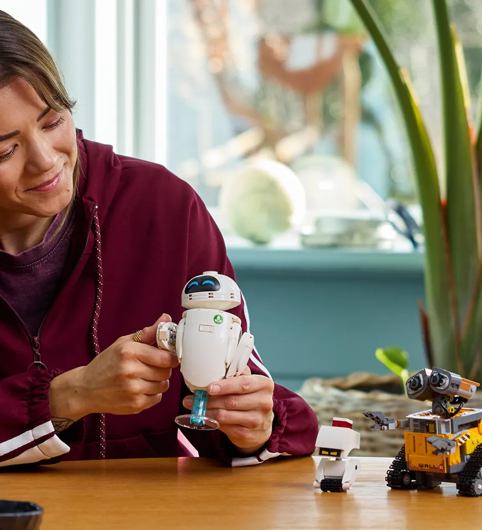 Lego®|Konstruktionslegetøj*LEGO® Disney - WALL-E Og Eva 43279 - 811 Dele