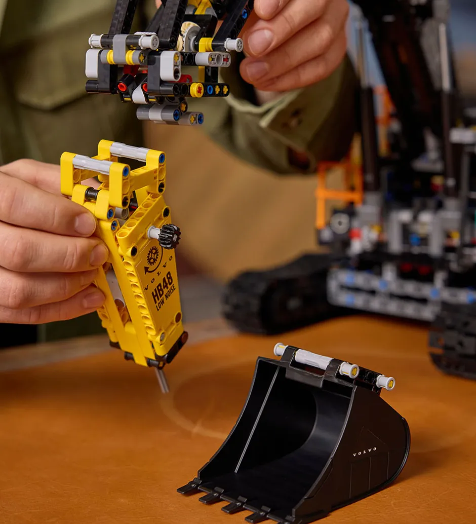 Lego®|Konstruktionslegetøj*LEGO® Technic - Volvo EC500 Hybrid Gravemaskine 42215 - 2359 Del