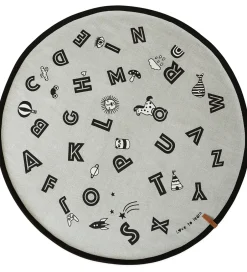 OYOY Gulvtæppe - Ø120 cm - Alfabet