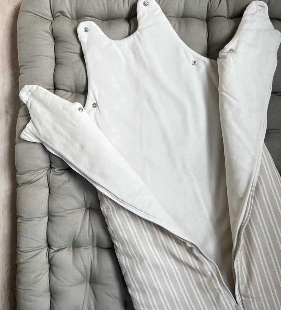 Pine Cone Sovepose - 0-6 mdr. - Beige Stripe